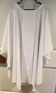 PRIEST CLERGY OFFICIANT VESTMENT CHASUBLE WHITE UNADORNED 20 - Picture 1 of 5