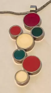 Collana moderna 7 cerchi, cavo singolo 18", ciondolo tono argento fondo di magazzino - Foto 1 di 5