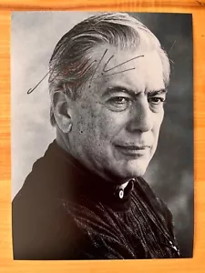 Mario Vargas Llosa 13x18 cm Signiertes Foto | Autogramm / Autograph - Bild 1 von 1