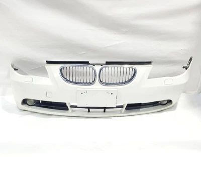 BMW 525I 2004 2005 2006 2007 OEM parachoques delantero blanco tiene algunos rasguños Foto 1 de 4