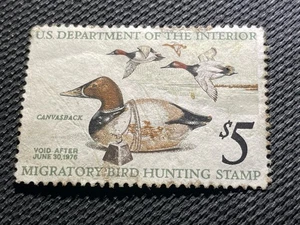Estampilla de pato federal Scott RW42 1975 de Estados Unidos con respaldo de lona como nueva nunca montada - Imagen 1 de 2