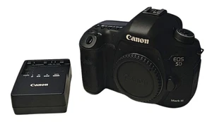 Canon EOS 5D Mark III Digital SLR Camera Body Battery charger included - Picture 1 of 8