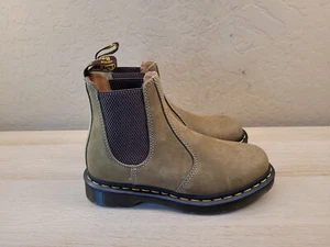 Dr. Martens Doc's 2976 Olive Green Leather Chelsea Boots Womens Size 6  NEW - Picture 1 of 10