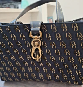 Dooney & Bourke Large Handbag with Inside Pockets and Logo Lock Tote NWOT - Picture 1 of 5