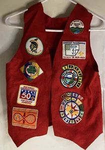 Vintage 1976 Boy Cub Scouts of America Red Felt Vest w/Patches - Horizons ‘76  - Picture 1 of 9