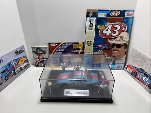 NASCAR Champions 1:24 #43 Richard Petty/STP 1992 Pontiac mit Boxenbesatzung + Extras Set - Bild 1 von 12