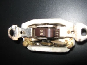 Vintage Push Button Light Switch, Single-Pole ON/OFF   BRYANT - USA - Picture 1 of 3