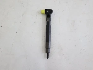 Injecteur (diesel) cylindre 2 Mercedes B-KLASSE W246 130 kW 177 HP diesel 88940 - Picture 1 of 3