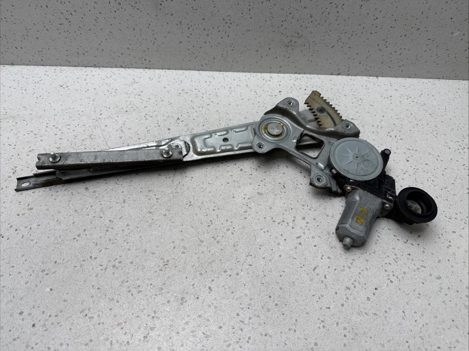 Infiniti M35 2007 motor de ventana de pasajero trasero Foto 1 de 4