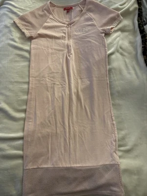 Vestido Guess Rosa Claro Talla Mediana Foto 1 de 4