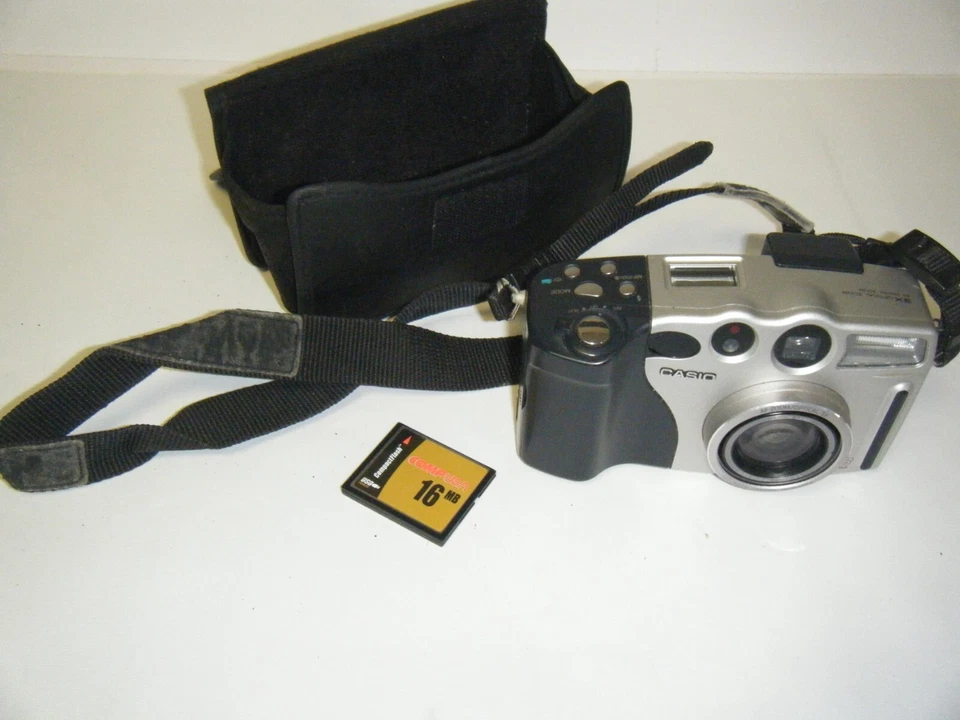 Casio QV-3000EX Silver Black 3.3 Mega Pixel LCD Digital Camera - Image 1 of 4