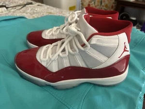 Jordan 11 Retro High Cherry Größe 10,5 HERREN, NEU, ohne Karton AUSVERKAUFT IM LADEN - Bild 1 von 11