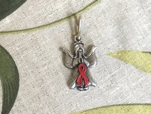 2 CREMALLERAS DE PELTRE ROJO CONCIENCIA DE ENFERMEDAD CARDÍACA o SIDA ÁNGEL CONCIENCIA Todo Nuevo. - Imagen 1 de 1
