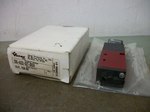 VERSA 4-WAY SOLENOID VALVE CSG-4222-027-D024 24VCOIL 15-115PSI 0.75WATT NIB - Picture 1 of 4