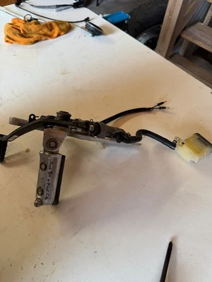 Honda CBR250R 2012 freno trasero y cilindro maestro OEM Foto 1 de 4