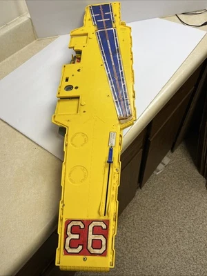 Portaaviones Remco Mighty Matilda para restaurar o usar para piezas usado Foto 1 de 4