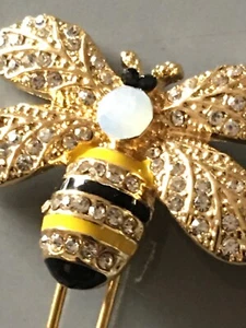 1 RHINESTONE/DIAMANTE QUALITY GOLD BEE HAIR PIN GIRLS PARTY FESTIE DANCE - Picture 1 of 4