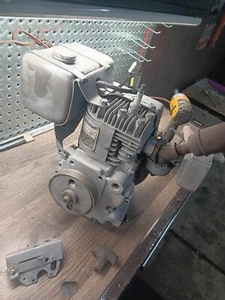 clinton 400 0300 028 engine - Picture 1 of 8