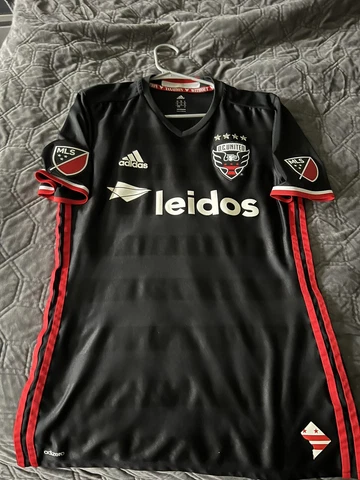 GAME USED 2016-17 DC UNITED TAYLOR KEMP AUTOGRAPHED AUTHENTIC JERSEY SIZE M Cover