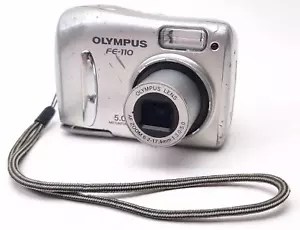 Appareil photo numérique compact 5 mégapixels Olympus FE-110 argent *LIRE* - Photo 1 sur 12