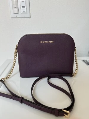 Сумочка через плечо Michael Kors модель Cindy Dome сафьяновая кожа фиолетовая - Изображение 1 из 4