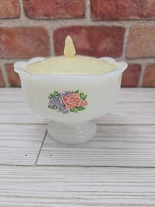 Vintage Avon Potpourri aus weißem Milchglas mit Fuß & durchbohrtem Deckel rosa rose - Bild 1 von 6