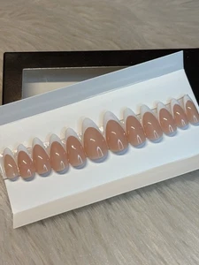 🔥Custom Gel Press-On Nails Medium Almond French Tips 24 Nägel mit Set - Bild 1 von 3