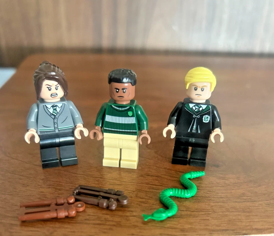LEGO Harry Potter - Slytherin House Banner Minifigures - 76410 - Image 1 of 1