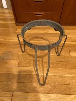 Vintage Meio Século Mod Metal Ferro 3 Pinos de Cabelo Pernas Suporte para Planta/Suporte para Plantadeira - Imagem 1 de 4