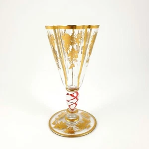 Pokalglas mit Weinlaub und Trauben. Böhmen oder Schlesien, 19.Jh. - Bild 1 von 7
