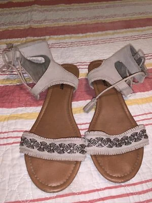 Sandalias de cuña Minnetonka talla 10 beige flecos correas de cuero gladiador usadas en excelente estado (E) Foto 1 de 4