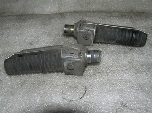 SUZUKI GSF 1200 Bandit año 2000 reposapiés conductor reposapiés footpegs - Imagen 1 de 2