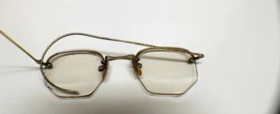 Marco de gafas marcado Bausch&Lomb B&L 1/10 12K GF en puente y templos de colección Foto 1 de 4