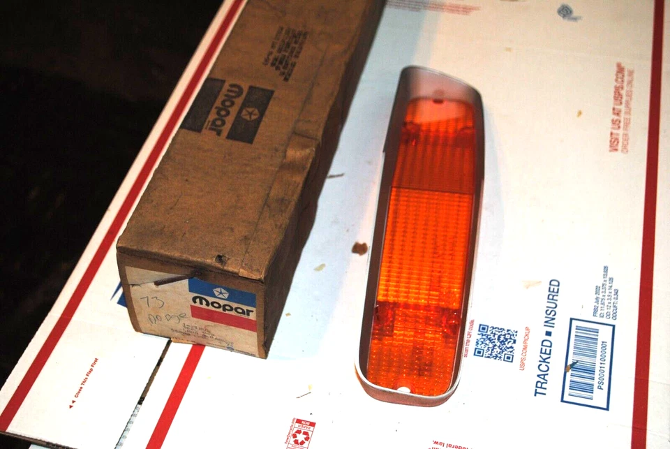 Nuevo de Lote Antiguo Mopar 1973 Dodge Monaco Park LÁMPARA LENTE 3620849 ÁMBAR Foto 1 de 1