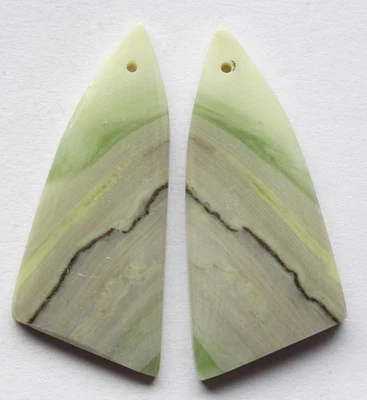 Par de cabujones perforados de 44,85 quilates de serpentina natural (40,3 mm X 17 mm cada uno) Foto 1 de 3