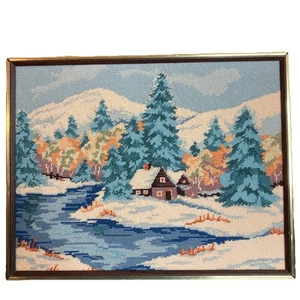 Arte de pared bordado artesanal escena cabina invierno punta aguja enmarcado de colección 19x15 - Imagen 1 de 6