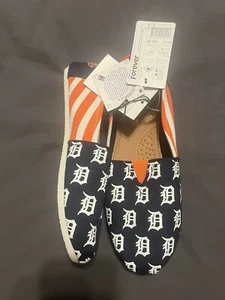 Detroit Tigers Women's Medium Canvas Shoes Sneakers Baseball Team Fans Logo - Picture 1 of 6