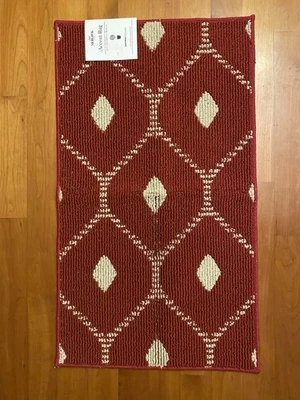 Alfombra Mohawk Accent 20 in X 34 en rojo y blanco navideño Foto 1 de 2