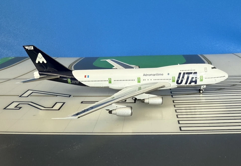 Modelos Phoenix fundidos a escala 1:400 UTA/Aeromartime Boeing 747-2D3B F-GFUK de 1990 Foto 1 de 1