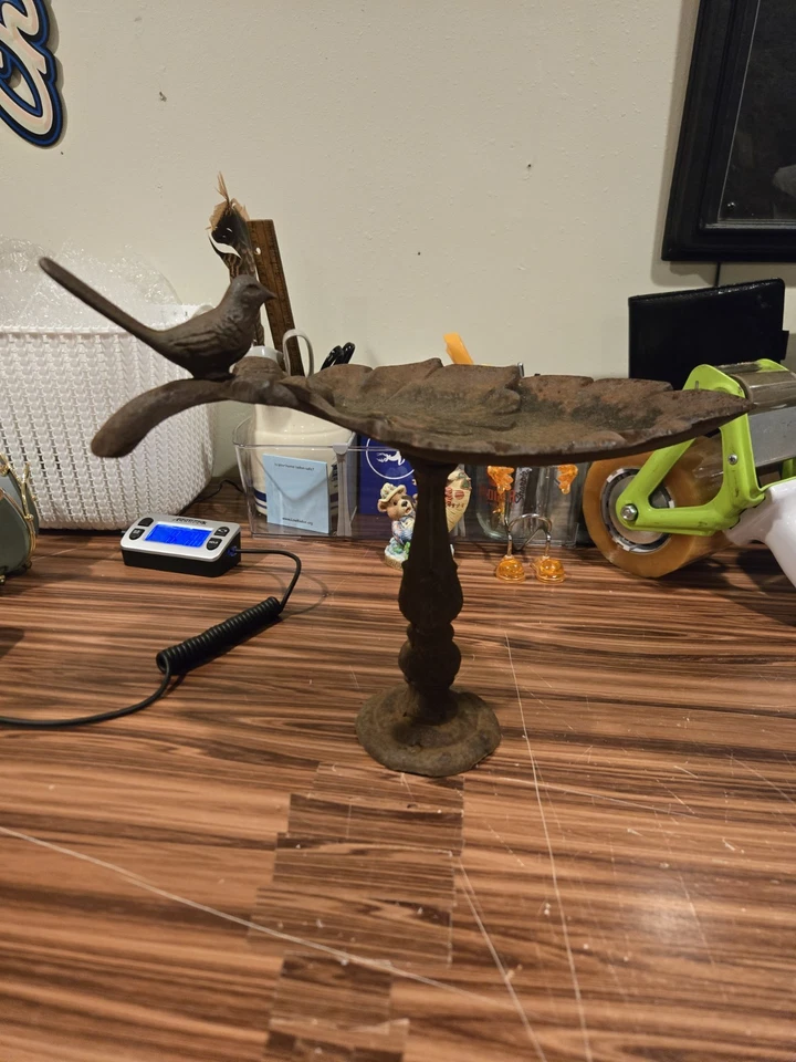 De Colección Hierro Fundido MESA Pájaro Baño Alimentador Jardín Decoración Rústico Foto 1 de 1