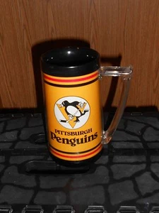 TAZA DE PLÁSTICO DE COLECCIÓN DE PINGÜINOS DE PITTSBURGH - Imagen 1 de 2