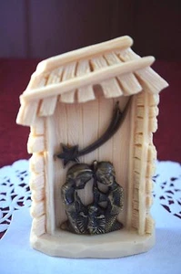 SMALL VINTAGE TABLE TOP NATIVITY DECORATION: MADE IN ITALY - Picture 1 of 4
