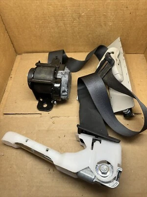 Nissan Sentra 2013-2018 retractor de cinturón de seguridad delantero derecho del lado del pasajero Foto 1 de 4