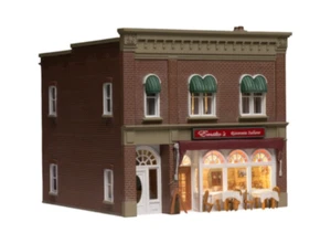 WOODLAND SCENIC 1/87 HO BUILT & READY EMLIO'S ITALIAN RESTAURANT LED LIGHTS 5055 - Picture 1 of 4