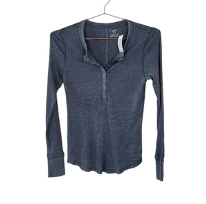 Top Henley donna AERIE S grigio fumè manica lunga a costine nuovo - Foto 1 di 12