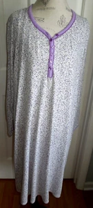 WEICHES BEQUEMES WEISSES mit WINZIGEN LILA BLUMEN HIMMLISCHE TRÄUME NACHTHEMD GR XL - Bild 1 von 3