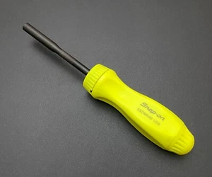 Destornillador de tuerca a presión con vástago de 4" amarillo de alta visibilidad - Imagen 1 de 1