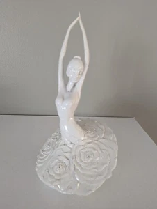 Moderne abstrakte posierende Ballerina Skulptur Statue mit Blumen Tutu - Bild 1 von 12