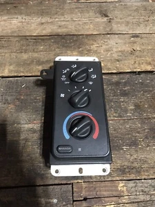 1999-2002 DODGE RAM TRUCKS CLIMATE CONTROL UNIT WITH MIRROR DEFROST 55056702AD - Picture 1 of 5