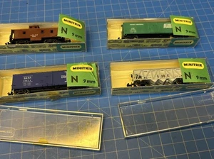 Konvolut 4 Minitrix Spur N Güterwagen, Begleitwagen, Hopper Modelleisenbahn - Bild 1 von 5